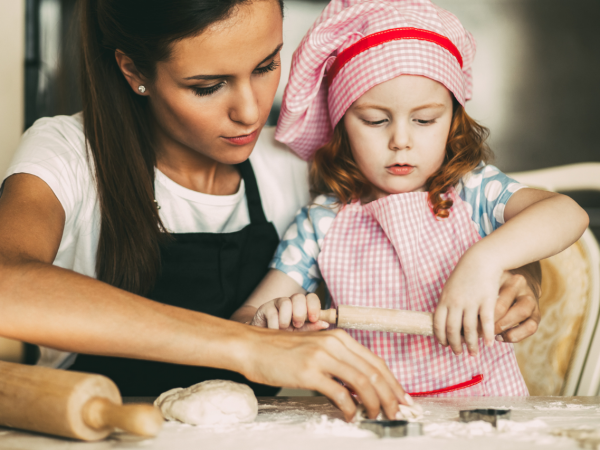 Etudiante au pair avec enfant